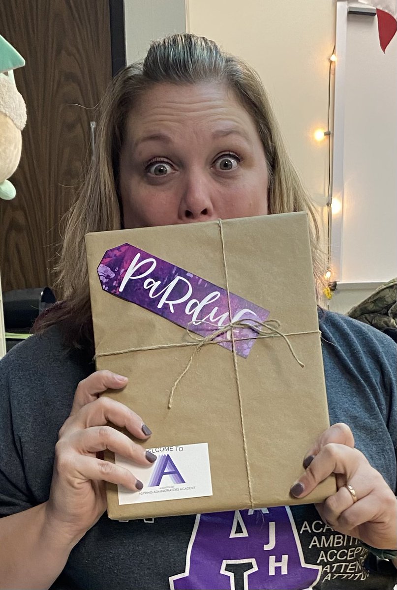 Becky_Pardue_'s tweet photo. My book arrived moments ago!!! ❤️ I am proud to be a part of Angleton’s Aspiring Administrator Academy! #Ready2Learn #AAAA #LeadUp #AngletonISD https://t.co/sJ0bn4B0Z2