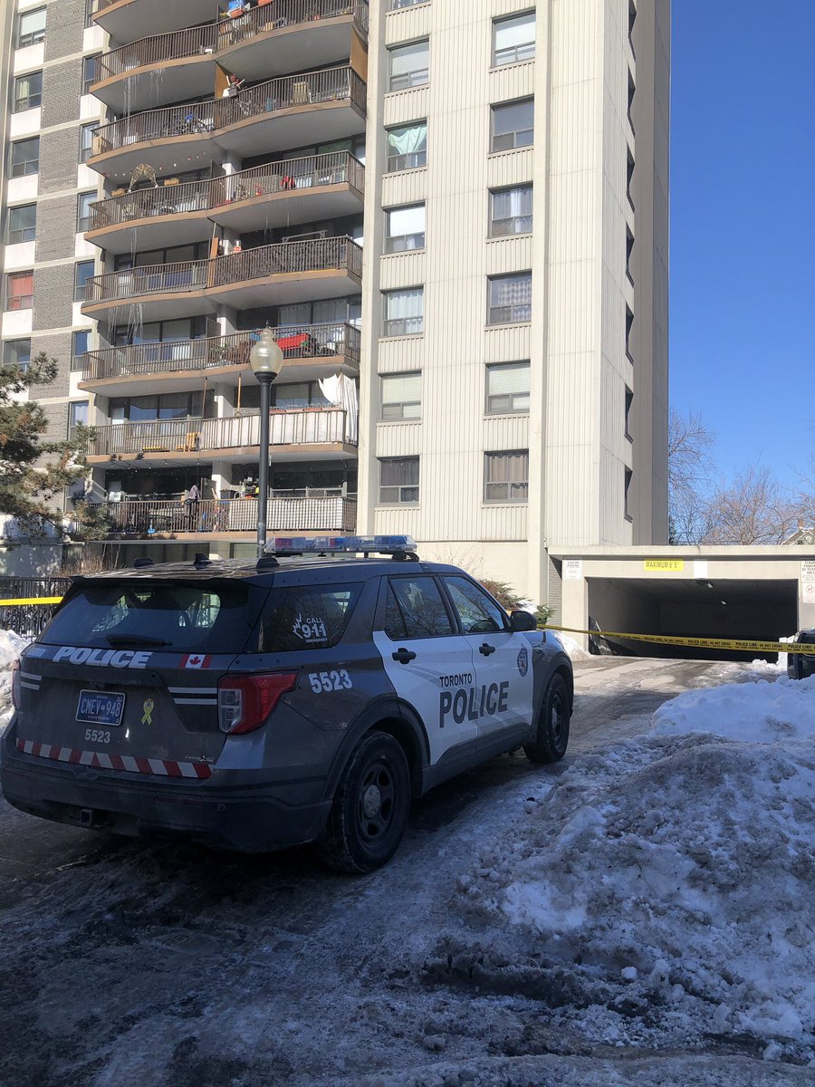 TorSunphoto21's tweet image. Yesterday’s news today torontosun.com/news/local-new… Homicide #8 of 2022 - @TPSHomicide Det.-Sgt. Rob Choe revealed the victim is a 15-yo who was alleged shot to death by a 13-yo who has been arrested #EastYork #GambleAve and charged 2nd-degree murder in print online with video