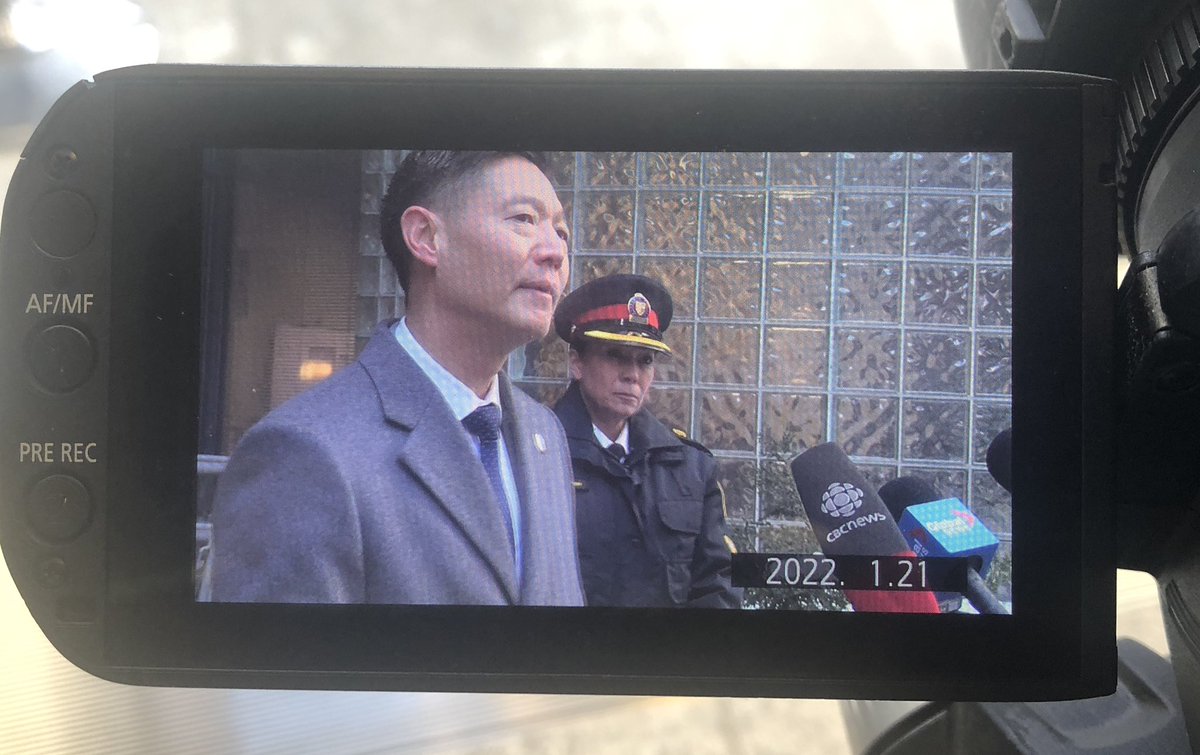 TorSunphoto21's tweet image. Yesterday’s news today torontosun.com/news/local-new… Homicide #8 of 2022 - @TPSHomicide Det.-Sgt. Rob Choe revealed the victim is a 15-yo who was alleged shot to death by a 13-yo who has been arrested #EastYork #GambleAve and charged 2nd-degree murder in print online with video