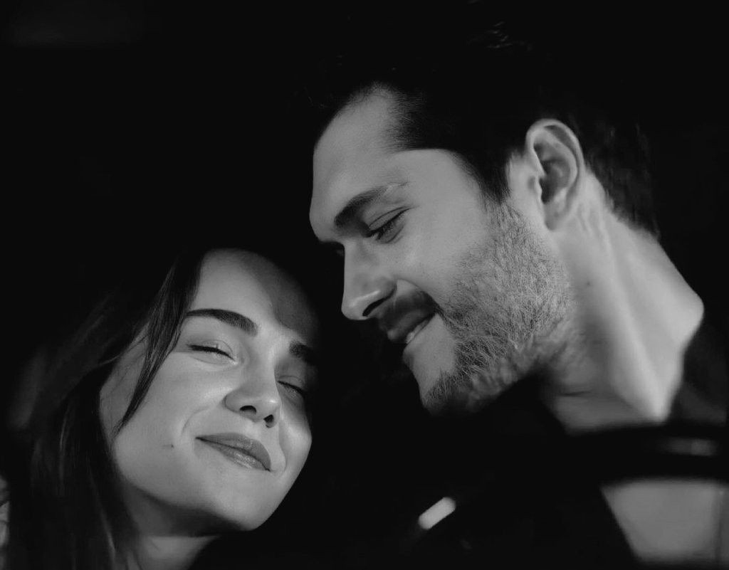 zeynneys's tweet photo. şu çiftin uyuma nasıl kıydınız 

SonYaz EkranlaraDönsün https://t.co/hnU2bWCyRD