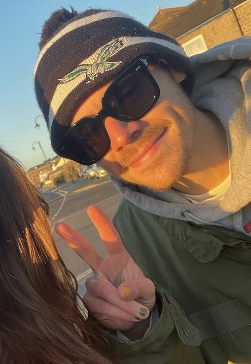 📸| Harry con una fan hoy! 🤍 
© strongglwt