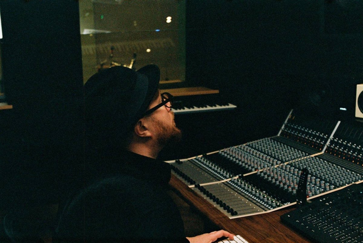 Tonight from midnight a new episode of the #MotorJazz radio show hostet by Ben Blackadder featuring music from <a href="/KomlaMCvsFold/">Komla MC vs Fold</a> <a href="/Nachtbrakermusi/">Nachtbraker</a>  <a href="/MinimusNoah/">noah</a> <a href="/Coldcut/">Coldcut</a> <a href="/si_bonobo/">Bonobo</a> and many more. 2hrs of music via <a href="/sohoradio/">Soho Radio</a> 📡✨
👉 sohoradiolondon.com