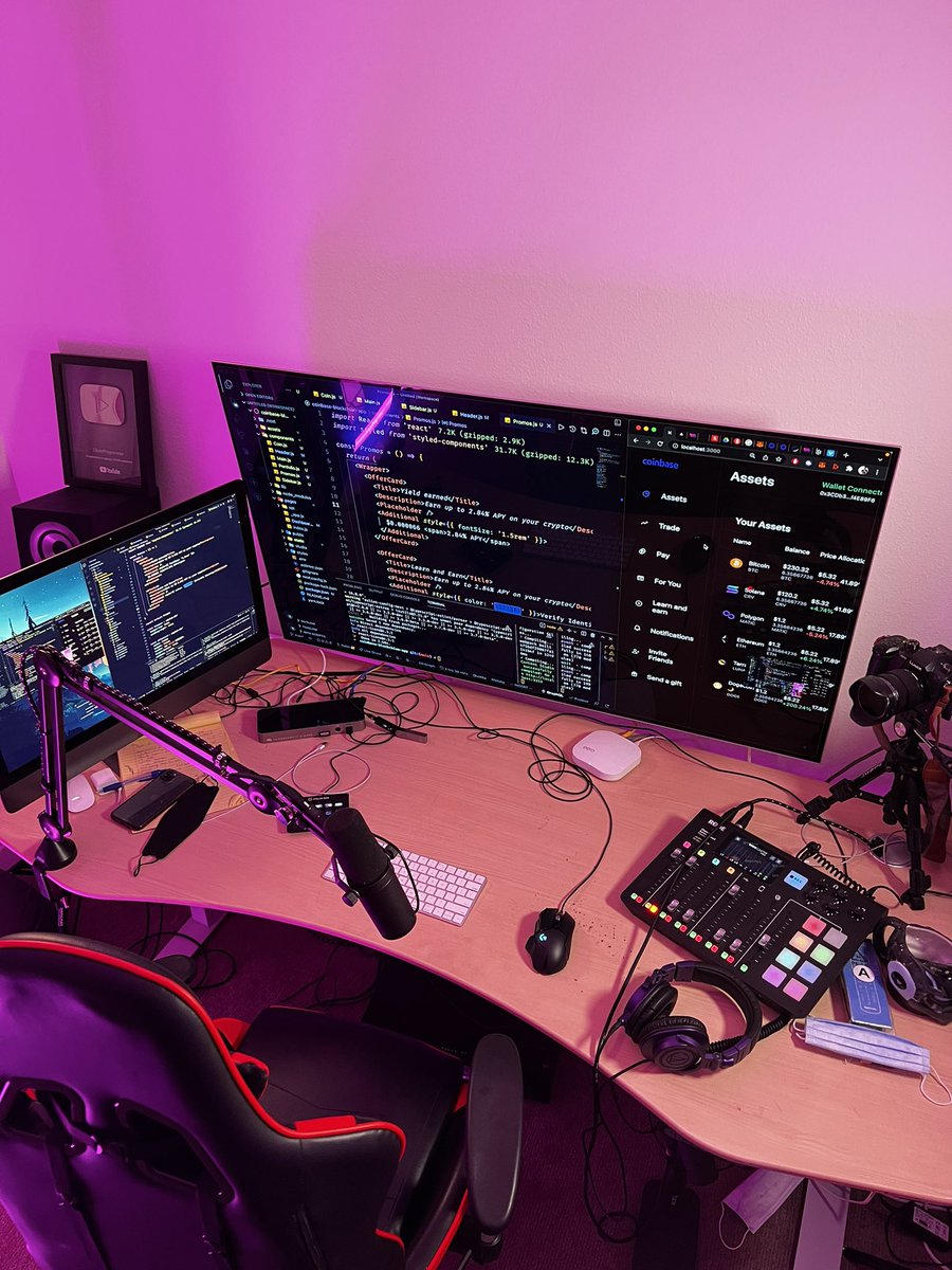 cleverqazi's tweet photo. Just built a Coinbase Web 3.0 Blockchain App with Next.js for front-end, Sanity for backend, and thirdweb for interfacing with the blockchain 💯👨🏼‍💻🚀!

This app is absolutely ridiculous and I'm in love with this tech stack 🤝♥️. @vercel @sanity_io @thirdweb_ 

#blockchain #web3 https://t.co/VNCcIZgZvM