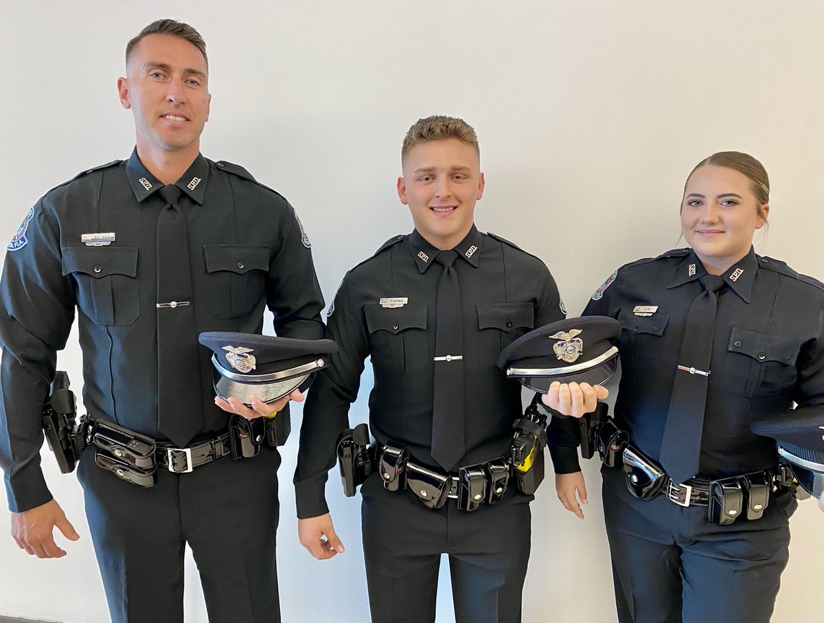 SarasotaPD's tweet photo. CONGRATULATIONS 🎉 Please allow us to introduce you to our three new Officers who will be sworn in this morning. 🎉🚔 Welcome to our #Sarasota #Police family! 🚔💙 We’ll share additional photos and videos of our swearing in later today. #SarasotaPD #SRQ #Florida #FridayFeeling https://t.co/q6ZnSCWuDi