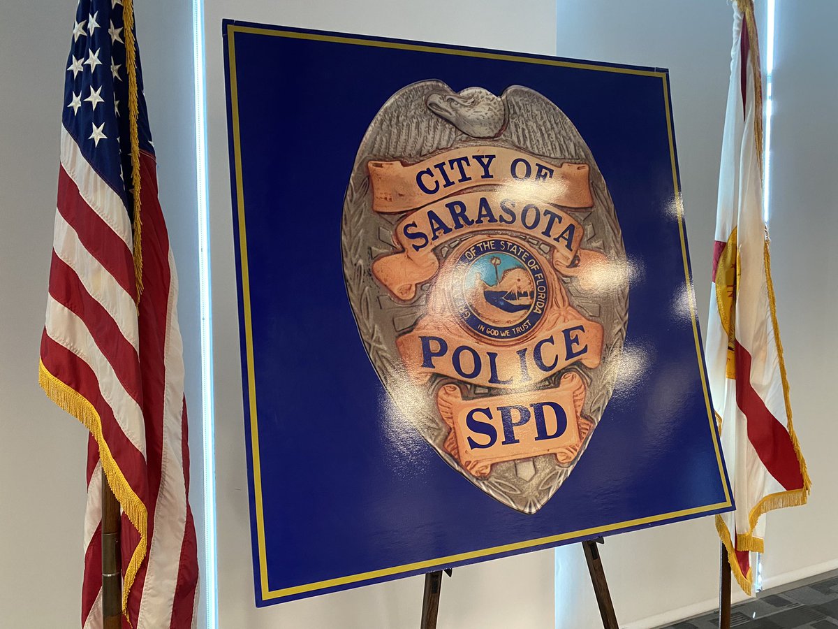SarasotaPD's tweet photo. CONGRATULATIONS 🎉 Please allow us to introduce you to our three new Officers who will be sworn in this morning. 🎉🚔 Welcome to our #Sarasota #Police family! 🚔💙 We’ll share additional photos and videos of our swearing in later today. #SarasotaPD #SRQ #Florida #FridayFeeling https://t.co/q6ZnSCWuDi