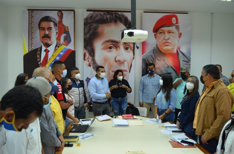 Gob_Guarico's tweet photo. #Infórmate📣 Secretaría de Gestión Social como brazo ejecutor garantiza la política territorial

Más información ⬇️
👁‍🗨https://t.co/NsAkqgL40a

#Guárico
#CuidémonosDeLaCovid19 
#ResistirRenacerRevolucionar https://t.co/d8p0re465z