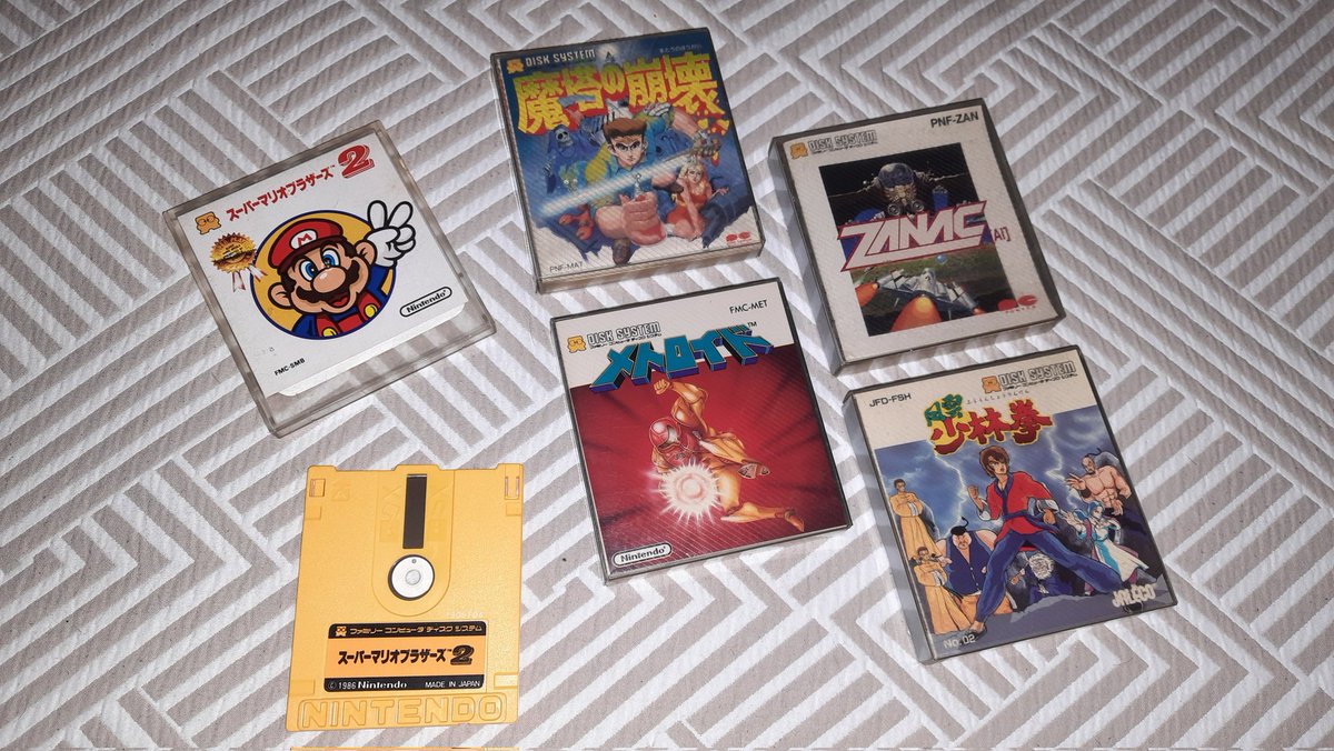 16BitsEra's tweet photo. Famicom Disk, la consola que NADIE quiere Coleccionar.
Hoy a las 22:00 en https://t.co/CWE0lqiUSK hablaremos de ella y sus claves. Cotizaciones, curiosidades, recomendaciones y veremos parte de mi colección entre muchas otras cosas!!! #Famicom #FamicomDisk #FDSK #Nintendo #NES https://t.co/HDiLrtSkr4