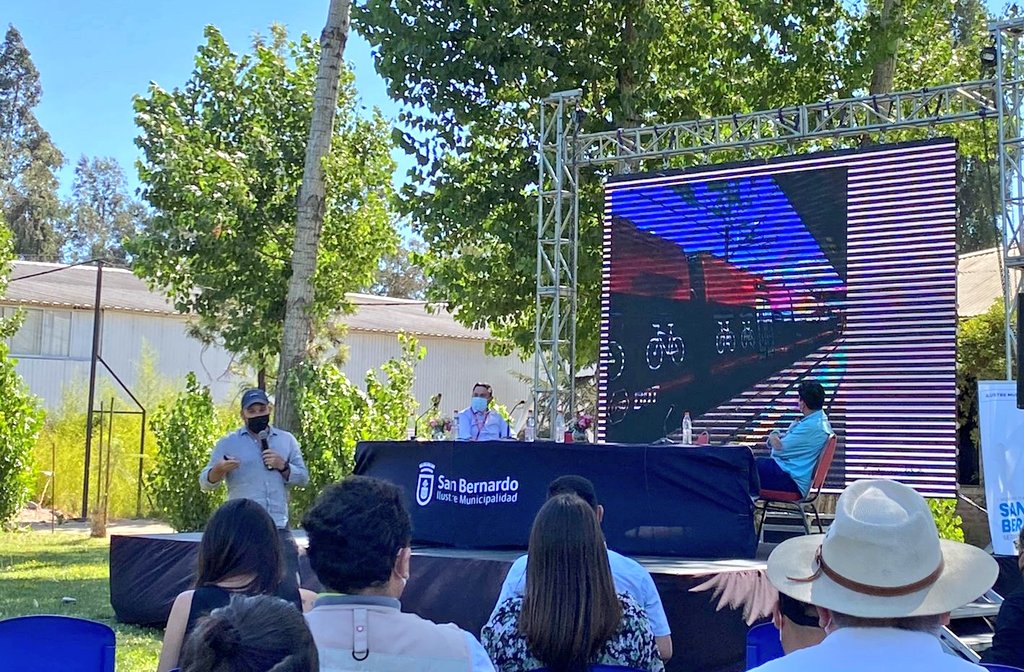 Nuestros compañeros Ruddy Zuñiga de <a href="/SanBecleta/">San Becleta</a> y <a href="/tomasechiburu/">Tomás Echiburú</a> están participando en panel que dialoga sobre Plan Maestro de Ciclovías para la Zona Sur de Santiago. Bien <a href="/SanBernardocl/">I. Municipalidad de San Bernardo</a> por generar estos espacios! Urge avanzar en cicloinclusión para una movilidad sana y segura.