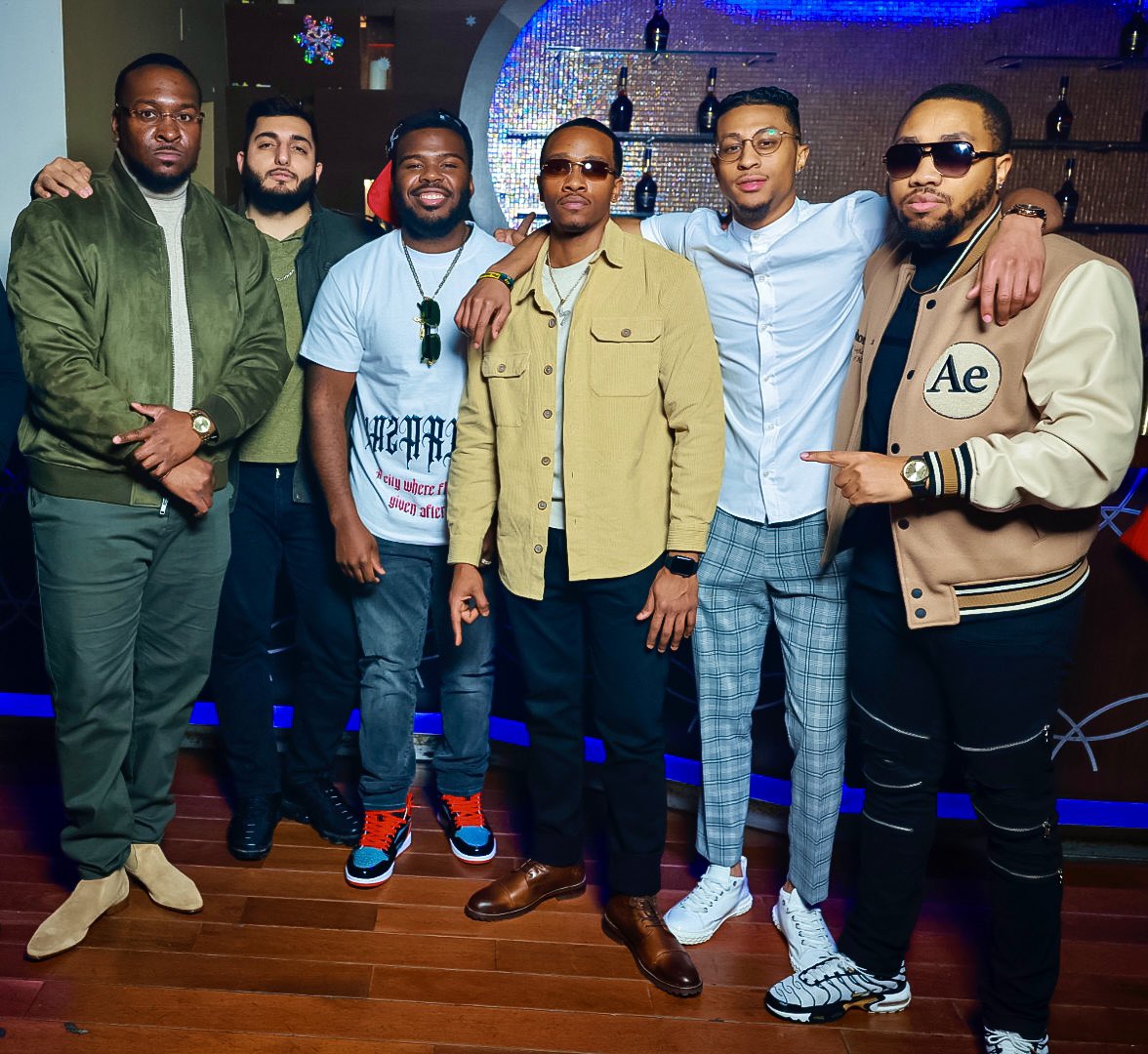 GQMIKE_'s tweet photo. 🤟🏾 https://t.co/W52DIN5WIR