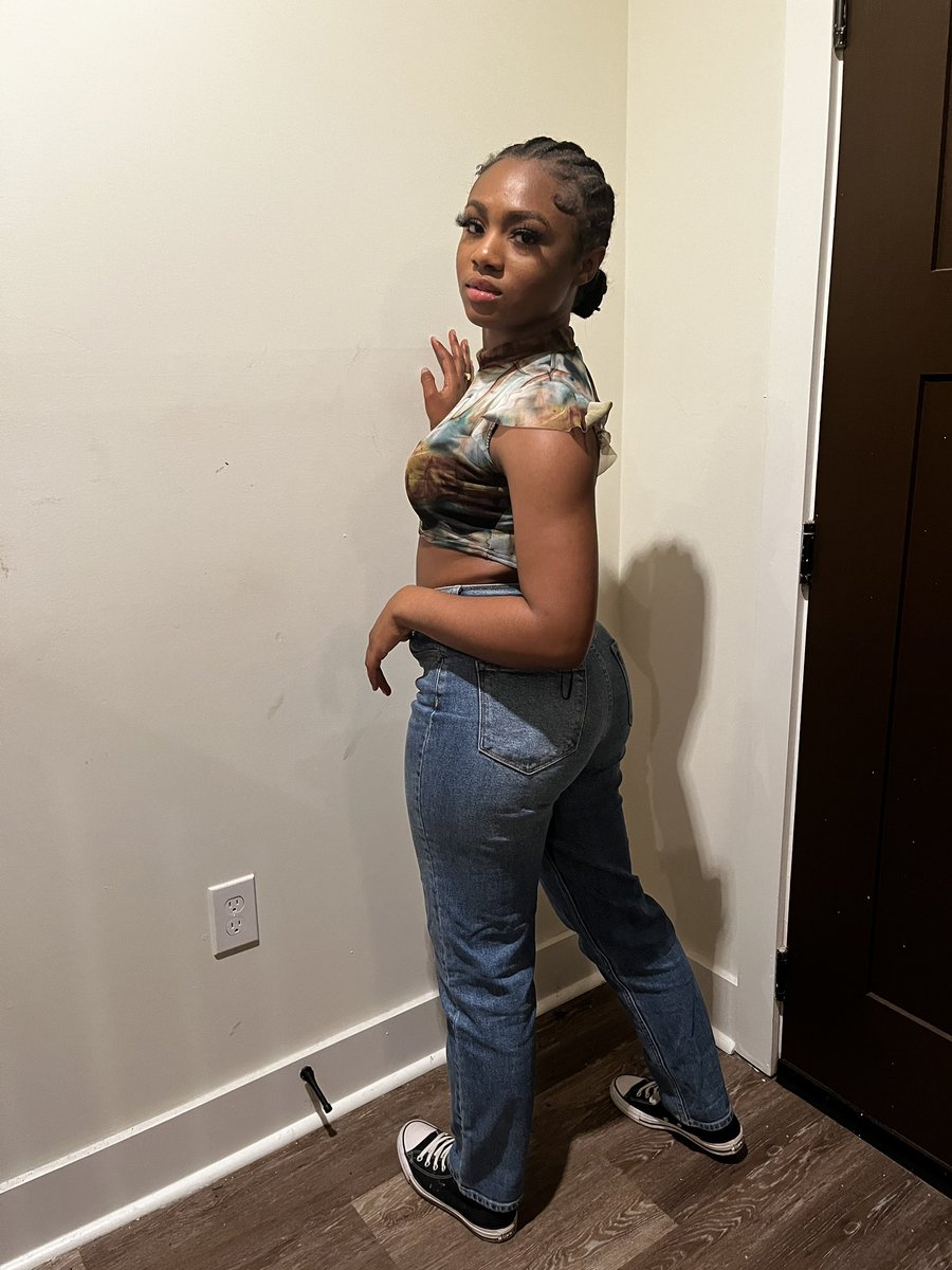 TheonlyLela's tweet photo. Shortie but a cutie ☺️ https://t.co/GcYW47Hu9E