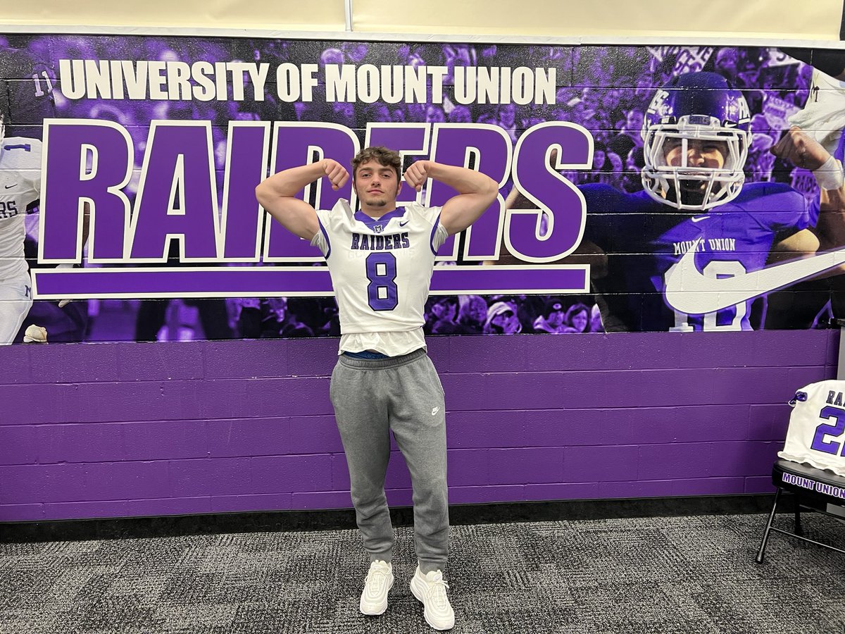 Wanted to thank <a href="/shawn_Collins_/">Shawn Collins</a> <a href="/CoachGeoffDartt/">Geoff Dartt</a> for having me and my family down today for a visit. Great staff, great football team. 🟣⚪️