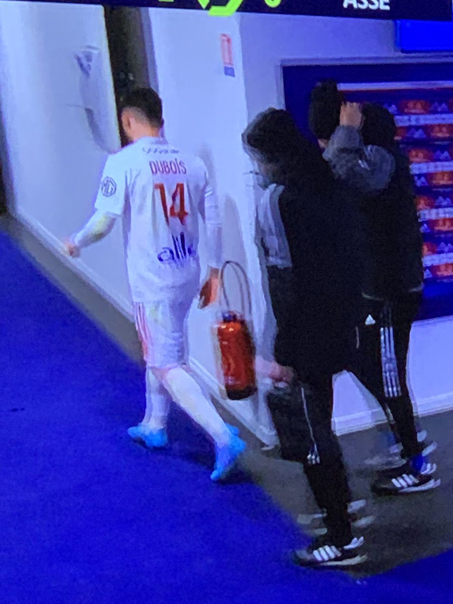 DPaupiette's tweet photo. Da Silva n’aura pas suffit, Dembele renvoie Dubois aux vestiaires #TeamSpirit https://t.co/cacFHD7WR1