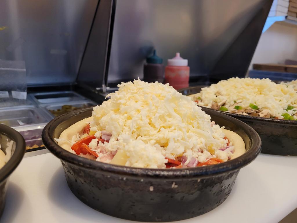 FeedYourDragon's tweet photo. Some people climb mountains.
I like to build baby mountains.
The real lucky ones get to eat these mountains. π€£ππ²π₯°
#HappyBuilding #DeepDish #Pizza #PizzaMountain #Handbuilt #Happiness https://t.co/PE9U2qavBE