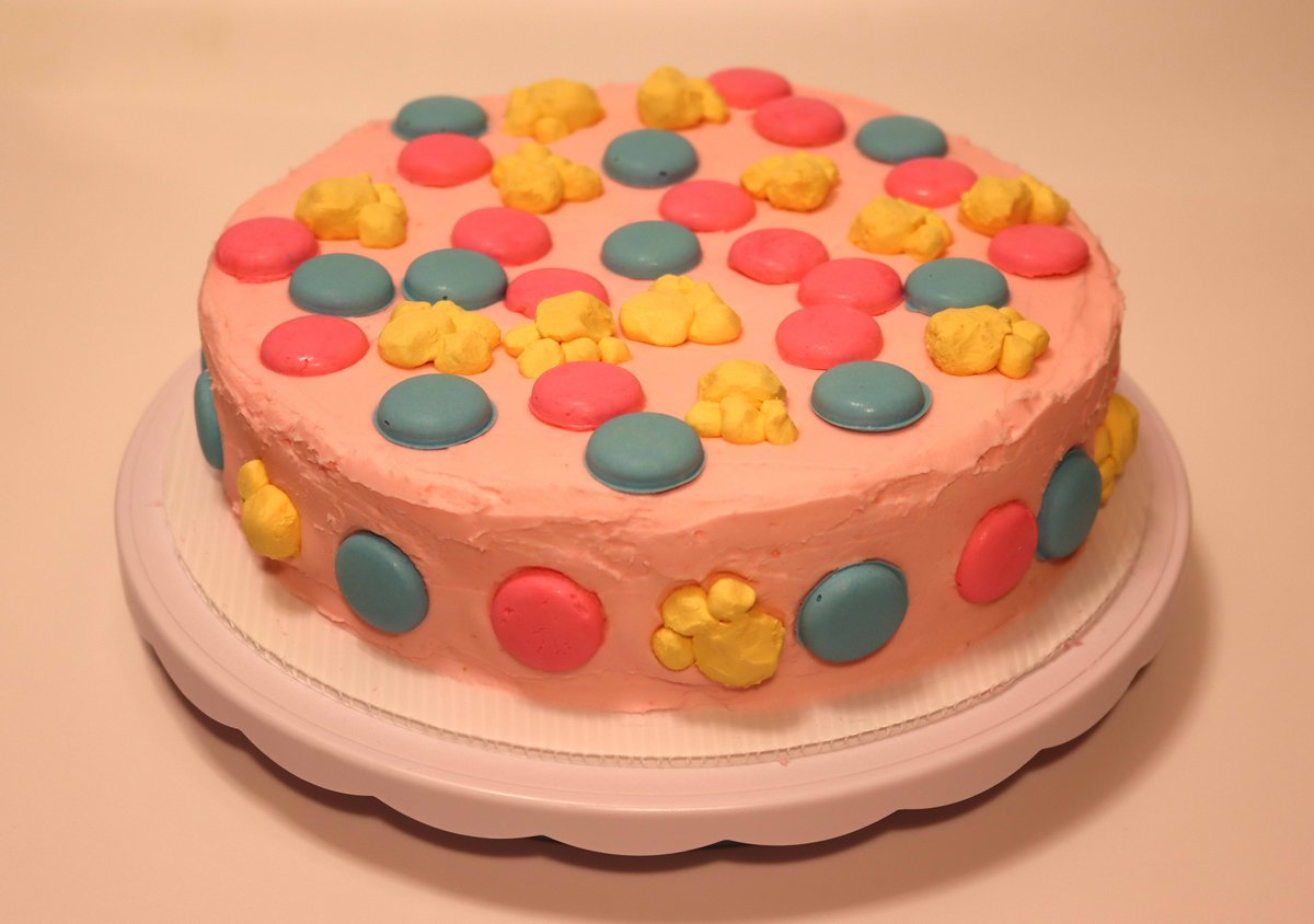 GrenadeSoda's tweet photo. Bubblegum birthday cake I made for @AssortedPopcorn https://t.co/MzapAOYFKd
