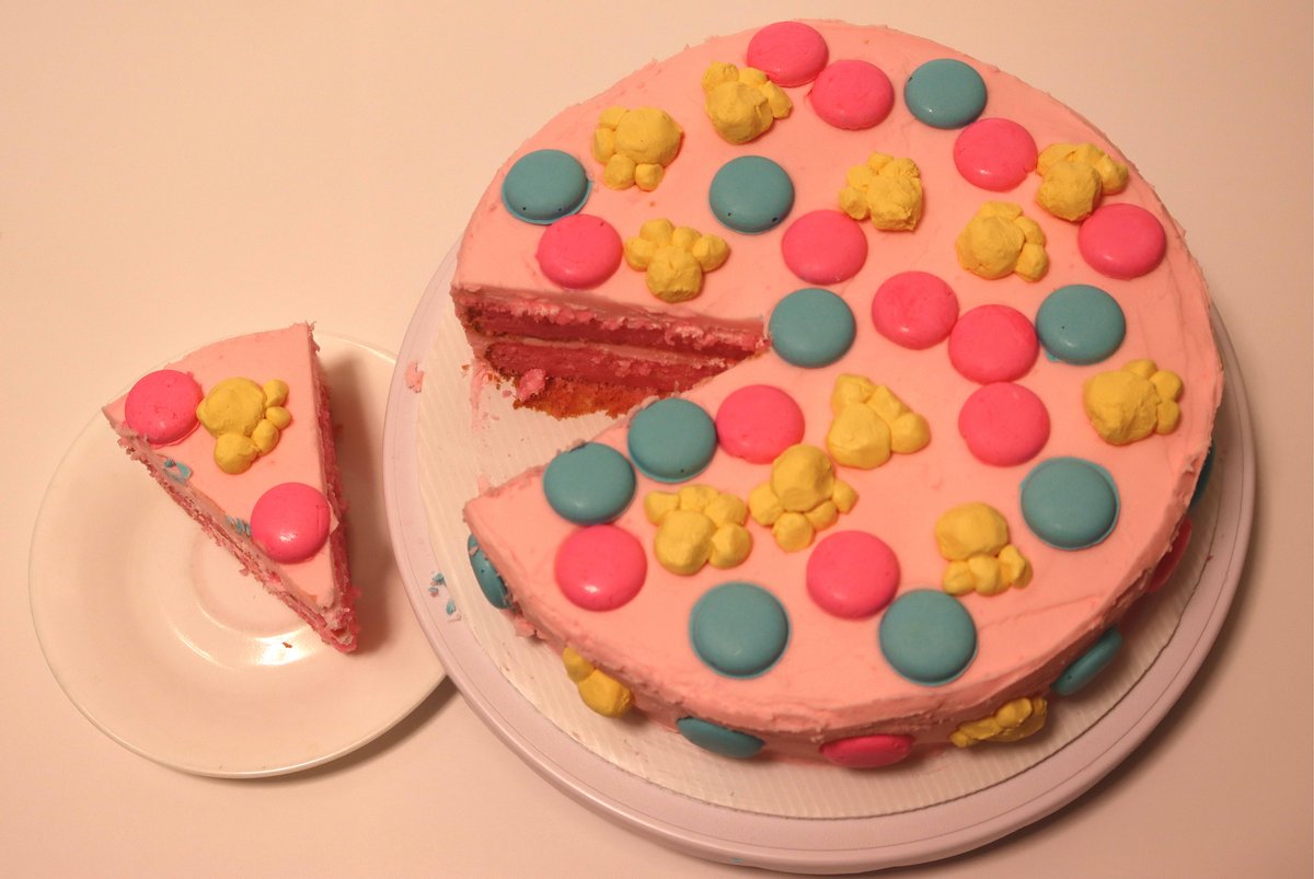 GrenadeSoda's tweet photo. Bubblegum birthday cake I made for @AssortedPopcorn https://t.co/MzapAOYFKd