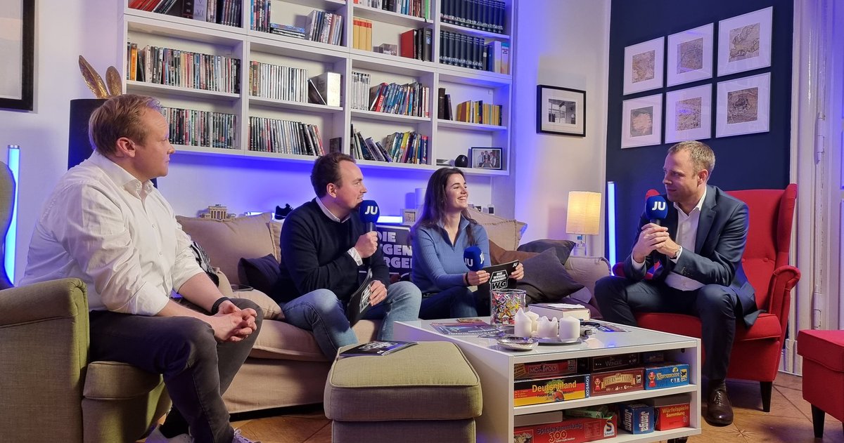 Full House in meinem Wohnzimmer - natürlich geboostert und getestet. Morgen stellt sich das #teamCDU neu auf. Auf <a href="/MarioCzaja/">Mario Czaja</a> kommt als neuer Generalsekretär viel Arbeit zu. #wegenmorgenWG