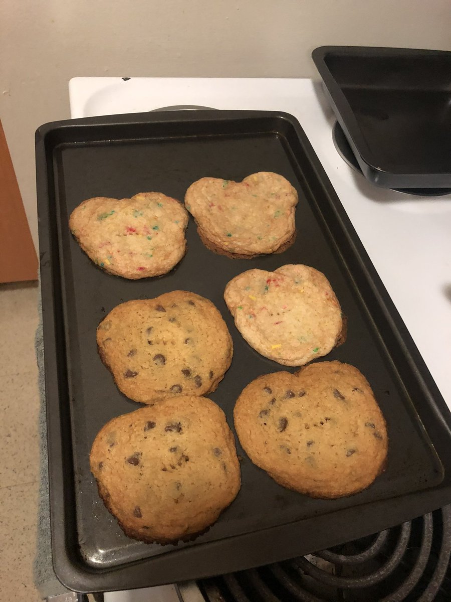 axexksu's tweet photo. When me and @siIennay made bear and frog cookies 😔 https://t.co/PLNDBLwdxW
