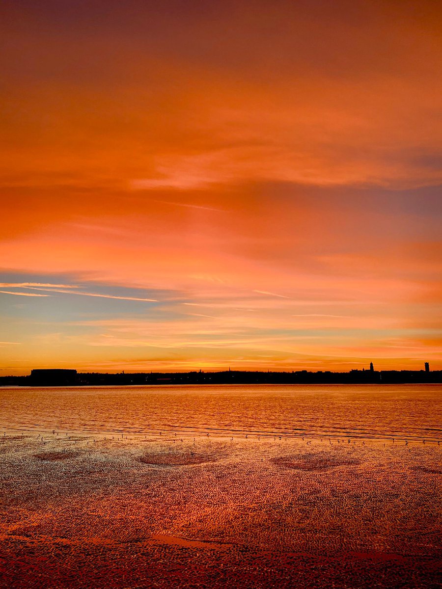 River Mersey Sunsets 🌅

📸 @JoelLloydJelen