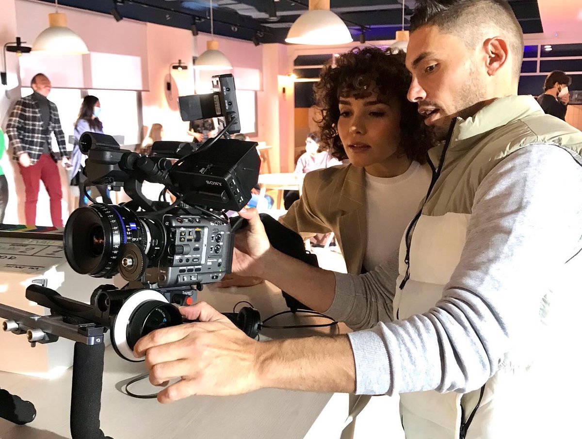 pampariusfilms's tweet photo. Hoy otra vez con la #Family de @RecAndBros con el señor @pan8ocho de jefe y @retana86 operando: un placer currar siempre con vosotros. Se os quiere que me lo ponéis todo fácil. 
@welabspain #cinematography #cinematographer #cinematografia #sony #fx6 #zeisscp3 #nanoluxled https://t.co/gHQWigIMfG