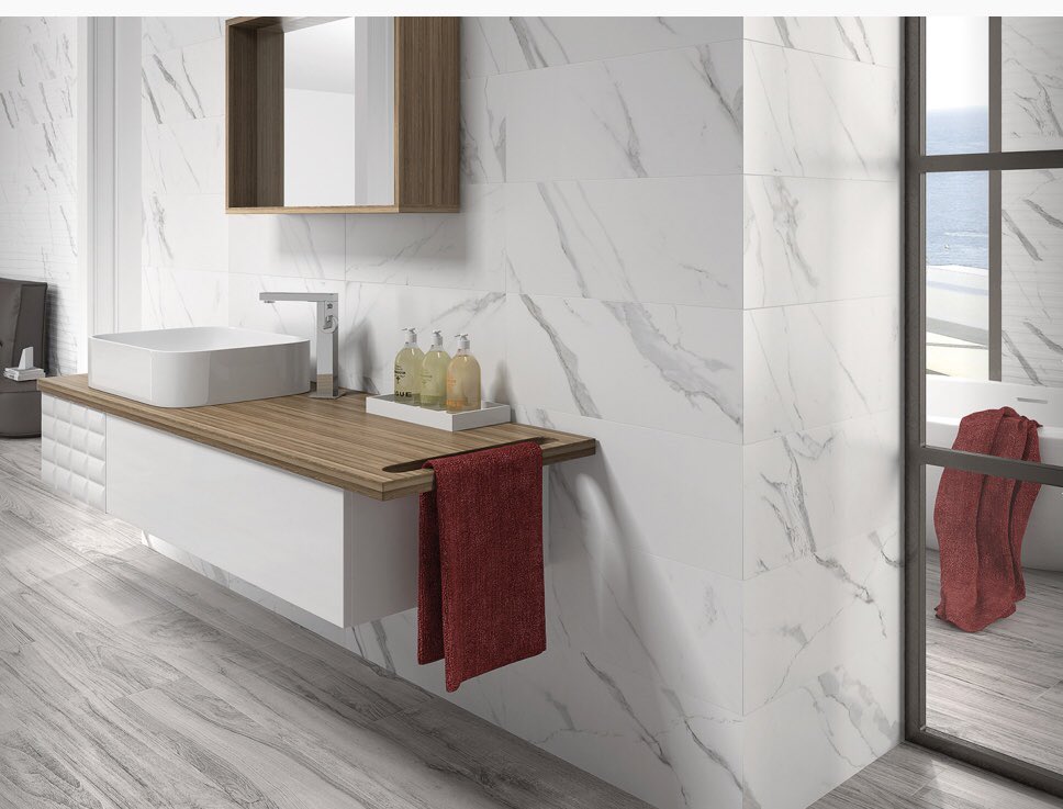 😍✨ Nuevas colecciones que nos llegan ✨😍

¿Que pensáis de la combinación pavimento imitación madera con revestimiento de imitación mármol?

#marmol #madera #baño #reforma #malaga #construccion