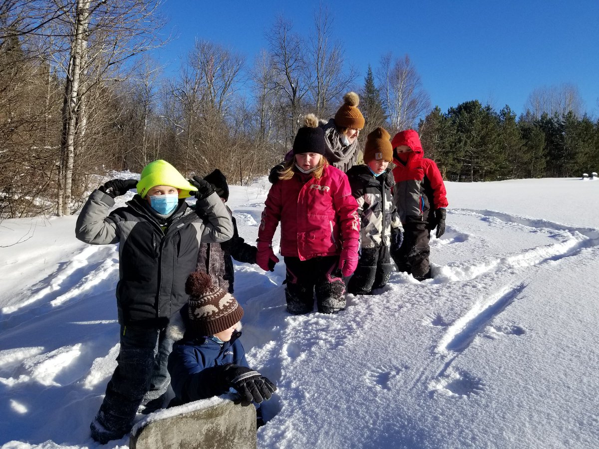 ianpietras's tweet photo. How to animals adapt to the winter?
What animals live around us?
Who left those tracks?
Awesome end to our week! 😁🤔☀️
#rcdsb
#outdoorinquiry
#owlkill
@Whitney_Public https://t.co/4HZCo2QbRU