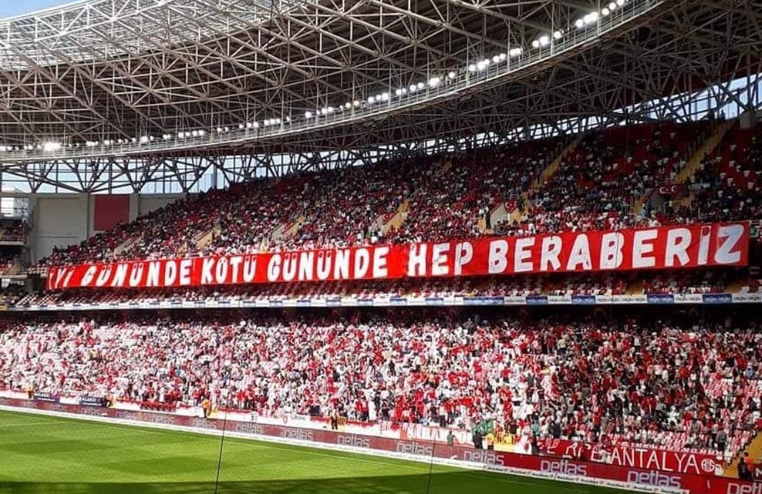 İyi gününde kötü gününde hep beraberiz!!!!! Kenetlenme zamanı! #antalyaspor <a href="/Antalyaspor/">Hesap.com Antalyaspor</a> #BizAntalyasporuz ❤️🤍🦂