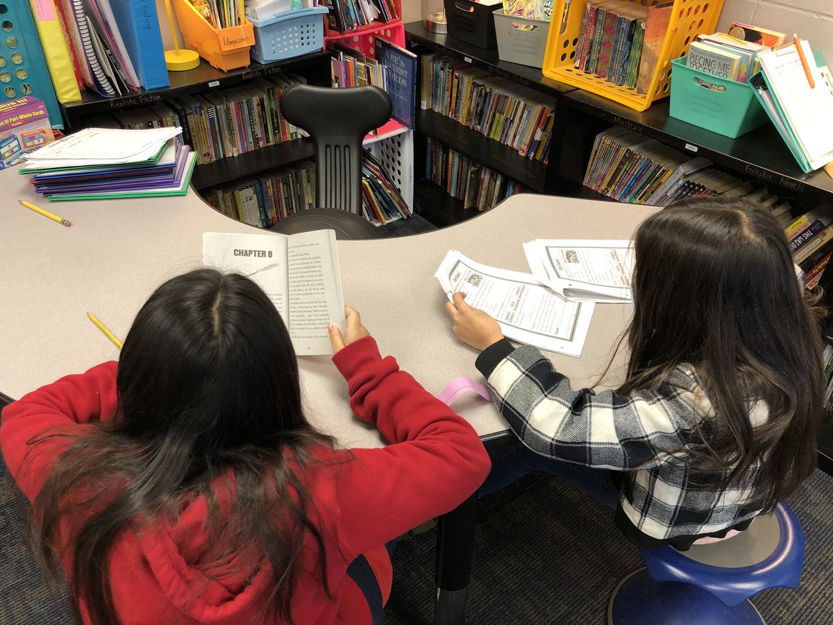 ms_enright's tweet image. Students have been enjoying working together on connecting their American Revolution knowledge with their I Survived books. #ISD4thgrade #3TEpride