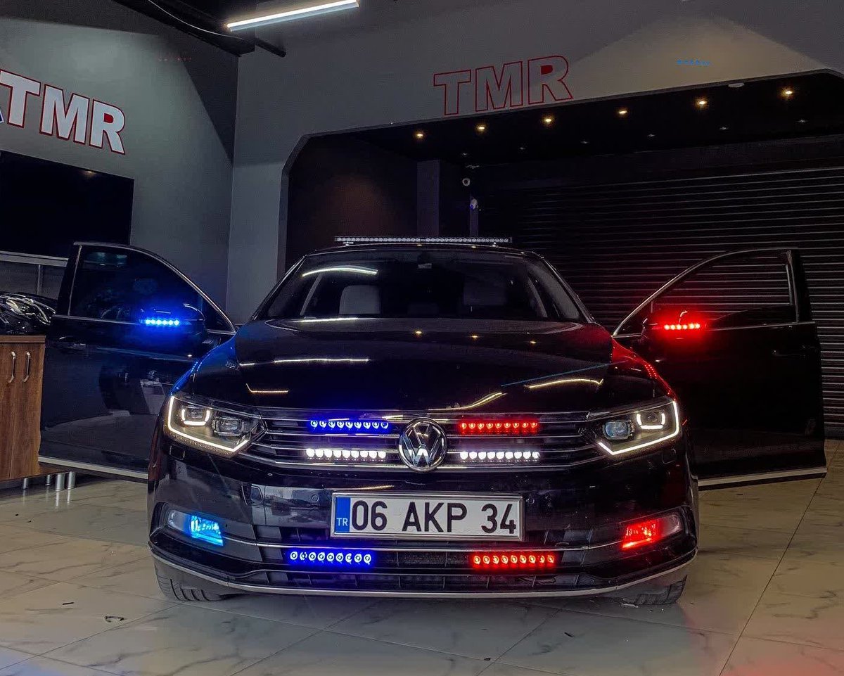 Passat.B8_ tweet media