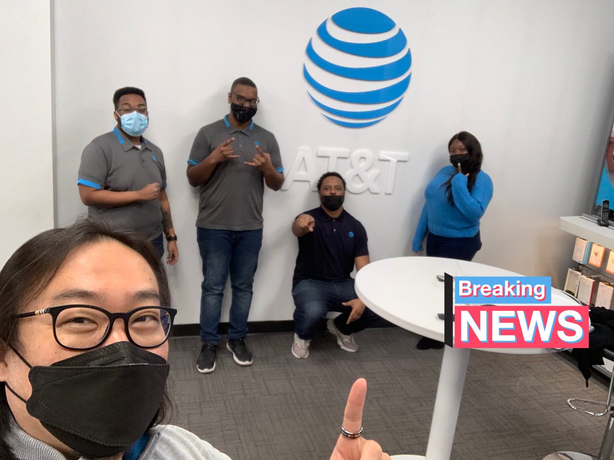 Let’s give it up #cellularconceptsUpperProvidence getting signature attachment done at 95.8% @SignaturePanda dropping by congratulate this team. Looking forward to seeing this team taking #1 spot! @LifeAfteRob <a href="/team_oselett/">Danielle Oselett</a> <a href="/NDixon121212/">Nicole Dixon</a> #sERve1st #OHPA