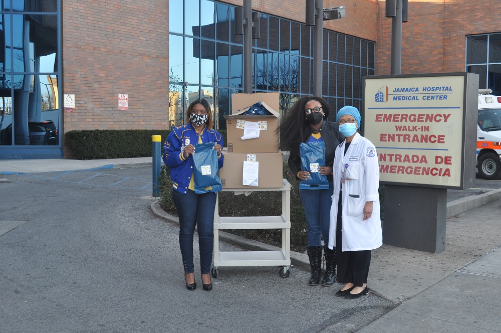 JamaicaHospital's tweet photo. A special thank you to the #SigmaGammaRho Sorority-Nu Beta Sigma Alumnae Chapter and the #MarchOfDimes for donating 75 care packages to our #NICU which included baby onesies, bibs, congratulatory notes, and other items to new moms. #ProjectCradleCare https://t.co/duYVM2MuYd