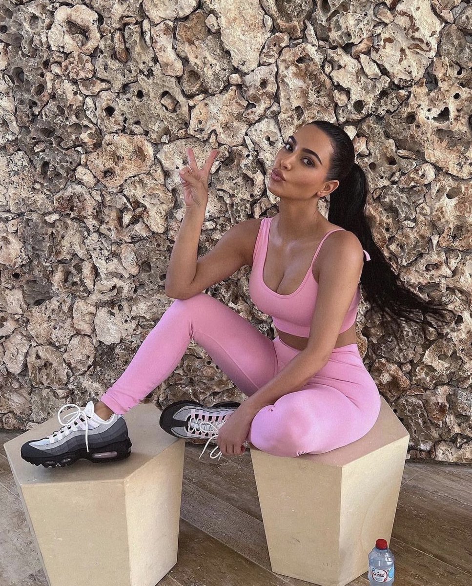 bennetts_'s tweet photo. Kim Kardashian still loves 110s https://t.co/mjwlMtcU5l
