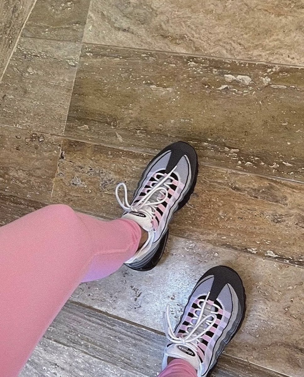 bennetts_'s tweet photo. Kim Kardashian still loves 110s https://t.co/mjwlMtcU5l