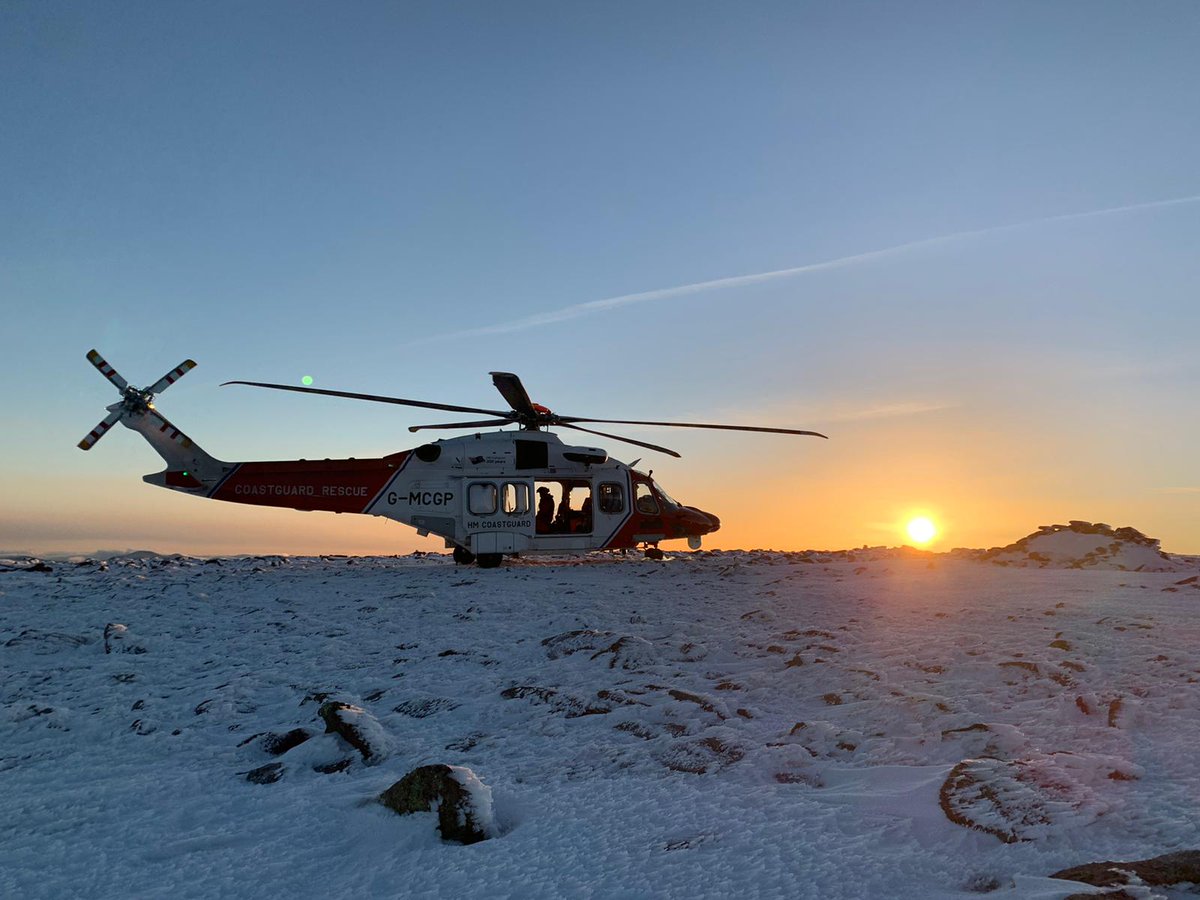 SARphoto's tweet photo. Epic sunset pic on Ben Macdui this afternoon with @amazonwotforsto #sar #rescue151 #helicopter #Scotland #mountains #cairngorms https://t.co/Iu0Cm4q5aE