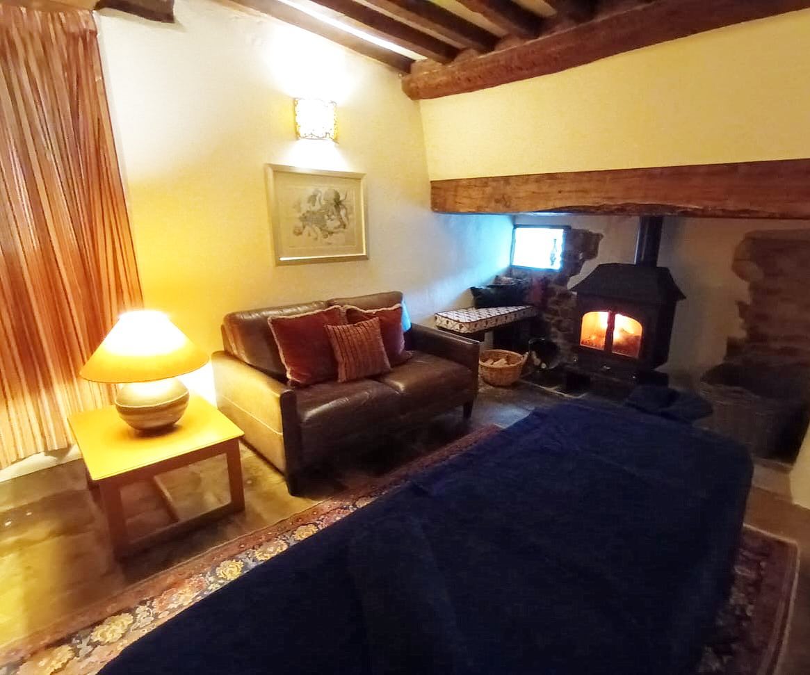 A massage in front of a warm cosy fire? A nice addition to a weekend away! We can recommend therapists that will visit the house for treatments and have a special offer available to include some free pampering.
widworthybarton.co.uk
#pampering #pampertime #massage