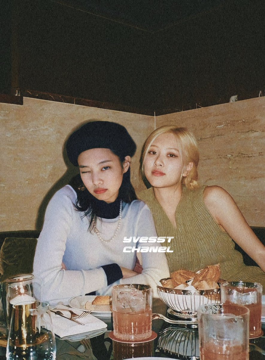 Chaennie kissing ꫂ ၴႅၴ🍒 (@yvesstchanel_) on Twitter photo 