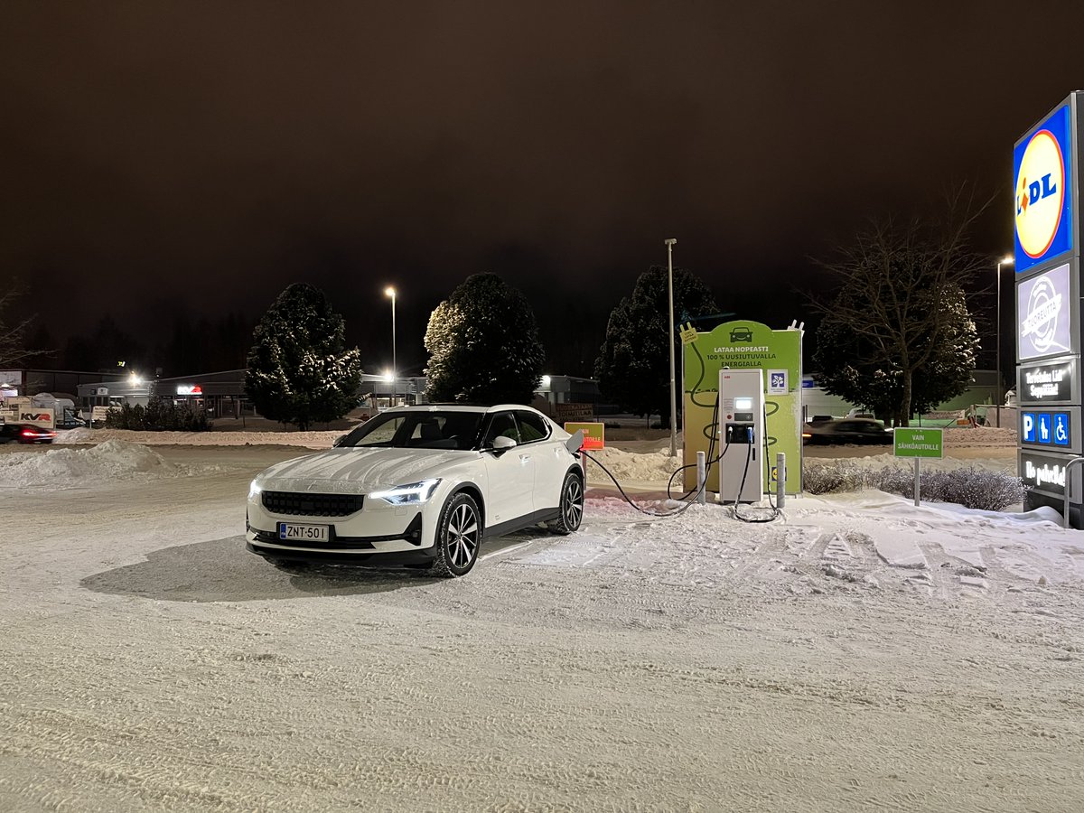POLOinen's tweet photo. Mulla on ollut tämän viikon #koeajo #Polestar2 ja oon  tykännyt! Haluatteko tietää siitä jotain? Blogijuttua tulossa jonkun viikon päästä. Huomenna palautan takaisin Helsinkiin ja testaan vielä pikaiseen miten etuveto eroaa tästä nelikosta. Onkohan oma auto enää mistään kotoisin? https://t.co/SX9SpOfXYH