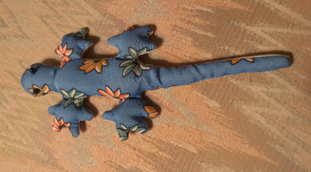 MartianHearth's tweet photo. I have another vintage toy available in my shop now! This sand filled animal toy is from the late 90s. I think this gecko is super cute, and I've seen stuffed animals like this one used as paperweights too.
https://t.co/L89kfd219o
#sandfilled #gecko #90s #vintage #stuffedtoy https://t.co/JZQcrHRlQX