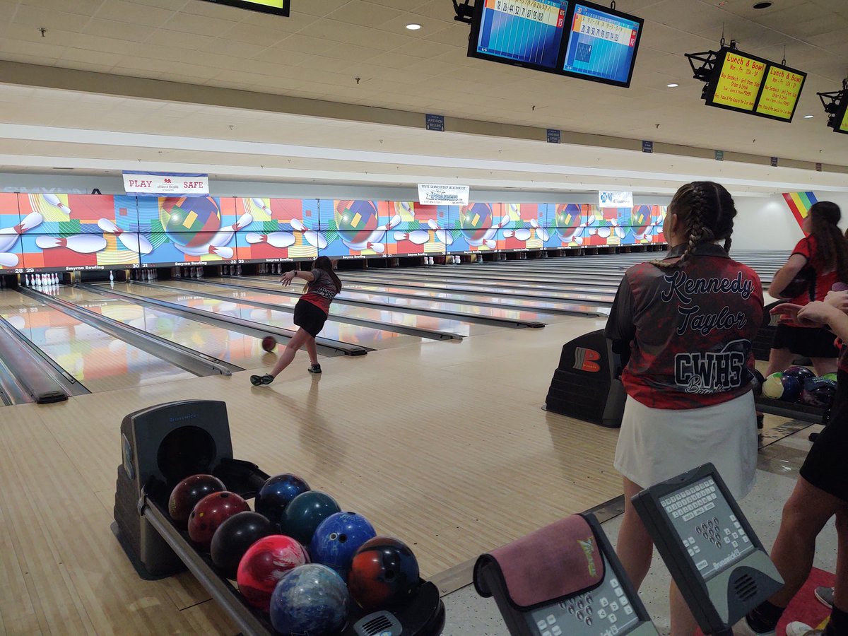Lady Red Hawks 🎳 has locked it in after the 4th baker! WE'RE GOING TO THE FINALS!!! Let's get it ladies! Championship match begins at 1! <a href="/creekwoodhs/">Creek Wood HS</a> <a href="/DCS_TN/">Dickson Co Schools</a> <a href="/DicksonSports/">Dickson Sports Media</a> <a href="/DicksonPost/">Dickson Post</a>