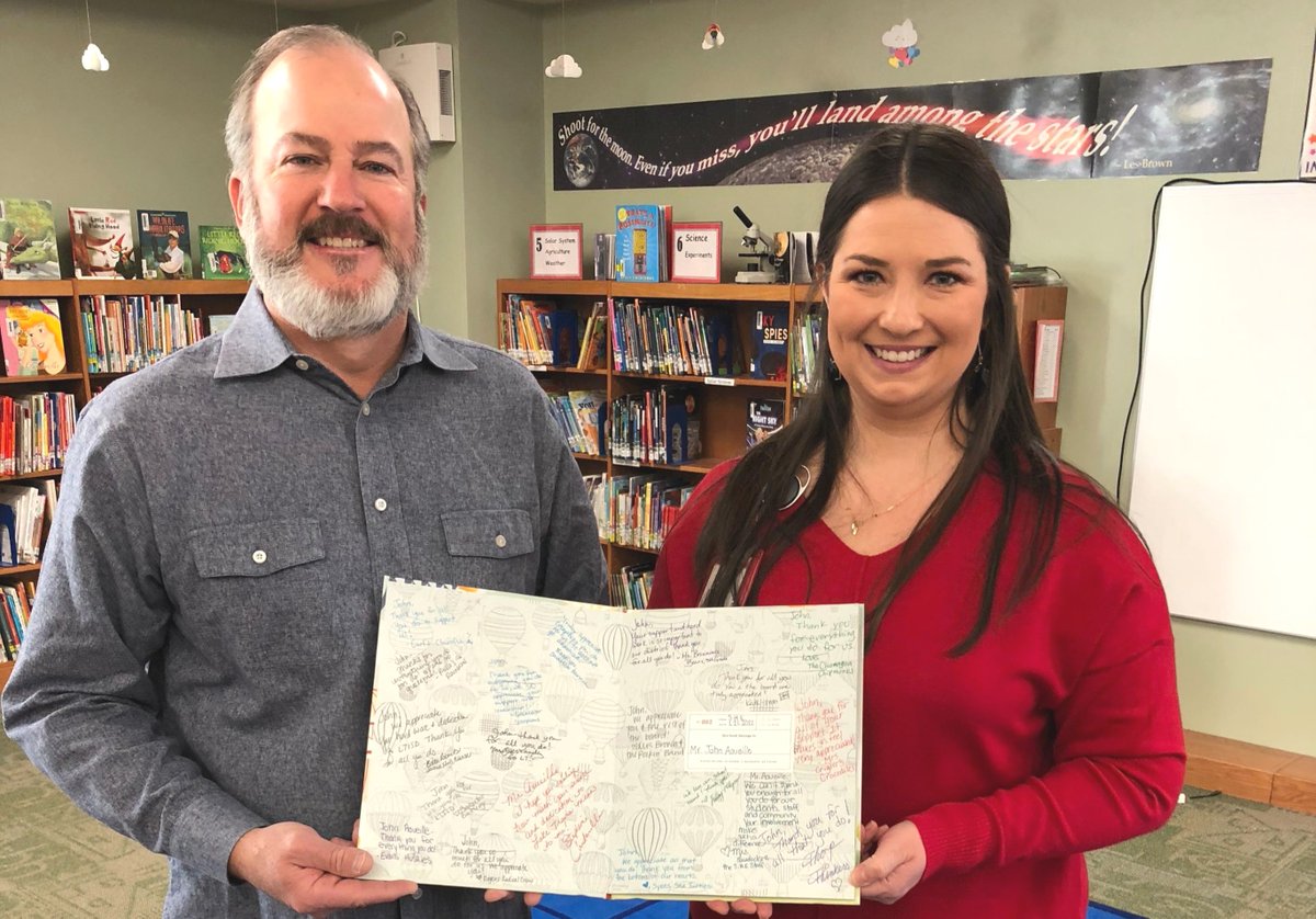 Mrs. Roger's 2nd grade class <a href="/SHEsailors/">Serene Hills Elem.⚓️</a> celebrate board president John Aoueille in honor of #SchoolBoardMonth. Students presented him a thank you card and a copy of a book signed by school staff which was read aloud to Mr. Aoueille. #LTCelebrateCommunity <a href="/tasbnews/">Texas Association of School Boards</a> <a href="/nortonp13/">Paul Norton</a> 👏