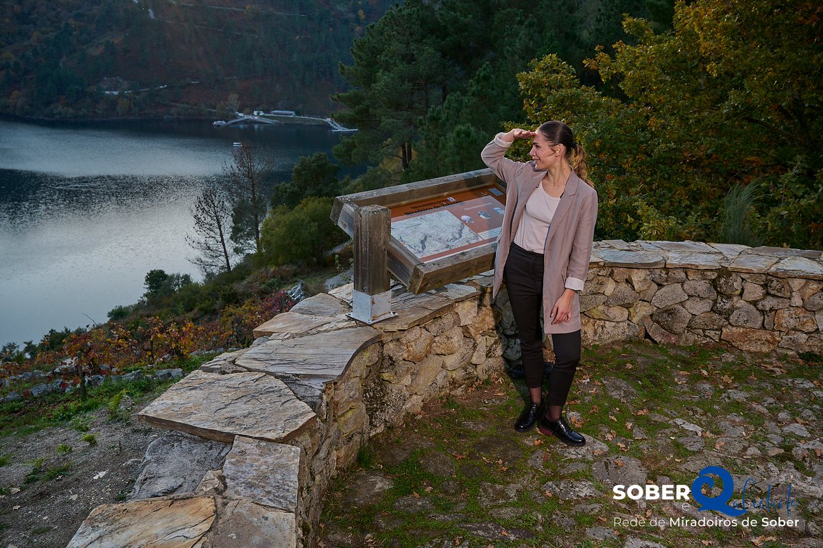 ConcellodeSober's tweet photo. Hoxe presentámosvos a Raquel, directora do Hotel**** Áurea Palacio de Sober.

💚 Sober é Qalidade. Rede de Miradoiros de Sober.

📍 Miradoiro do Xabrega. Arxemil.

Fotos de Emilio Romanos. https://t.co/evNUVtsORt