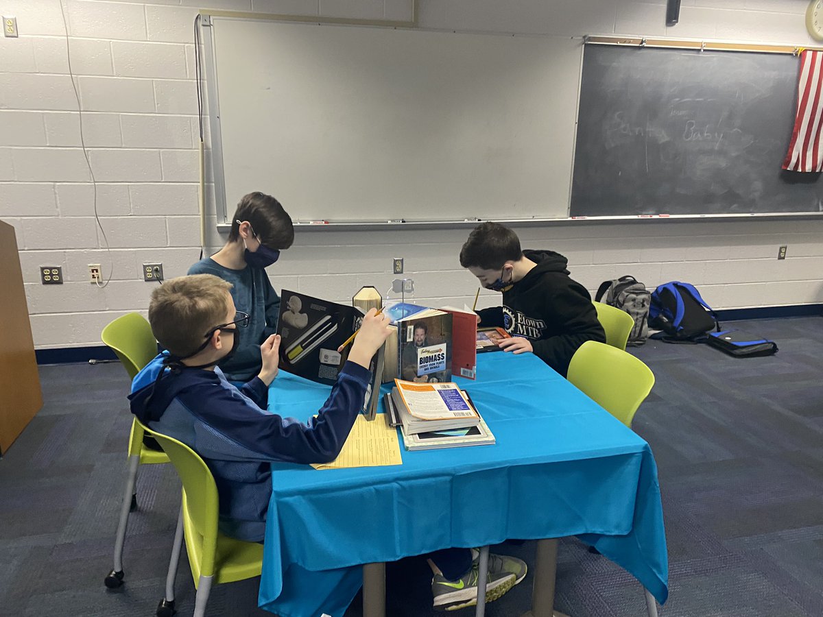 BearsIMC's tweet photo. Mrs. Particelli's classes are participating in a science book tasting today! @EtownAreaMS https://t.co/xKVdRhrPAv