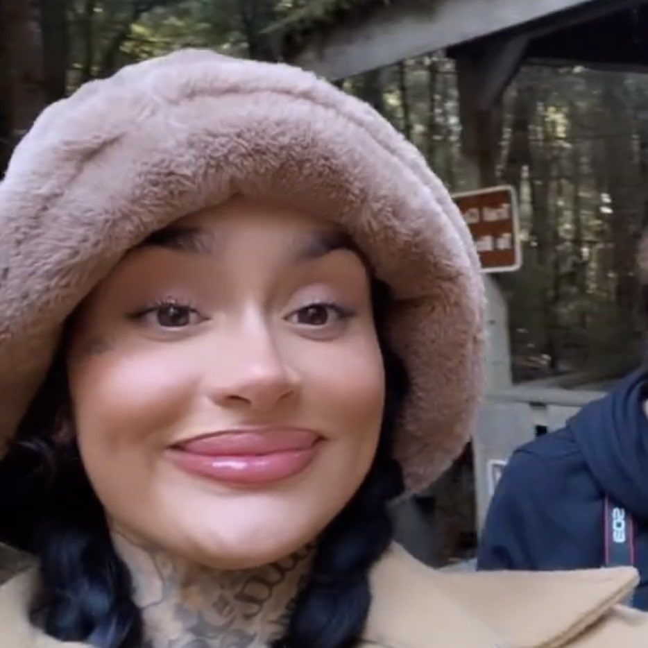 JEHLANll's tweet photo. protect kehlani at all costs https://t.co/AOWUi6ih0s