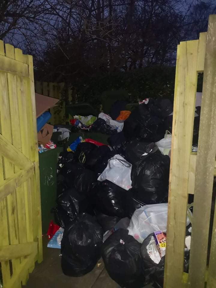 janilou41's tweet photo. @southamptoncc is this really acceptable? Block of 9 flats, rubbish not collected since before Xmas, despite phone calls? https://t.co/mbF3dFsWjd