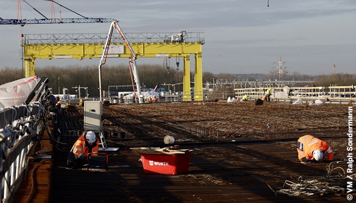 VerkehrNRW's tweet image. Ministerin Ina Brandes hat heute die Baustelle der Rheinbrücke Neuenkamp besucht. Danke an die #DEGES und @Autobahn_Bund für die spannenden Ein- und Ausblicke! Der Neubau kommt gut voran dank engagierter Teamleistung. #vorankommenNRW