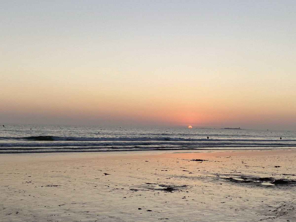 martitareyessf's tweet photo. Los atardeceres en Chiclana son otro rollo <3 https://t.co/lHENLxzdzy