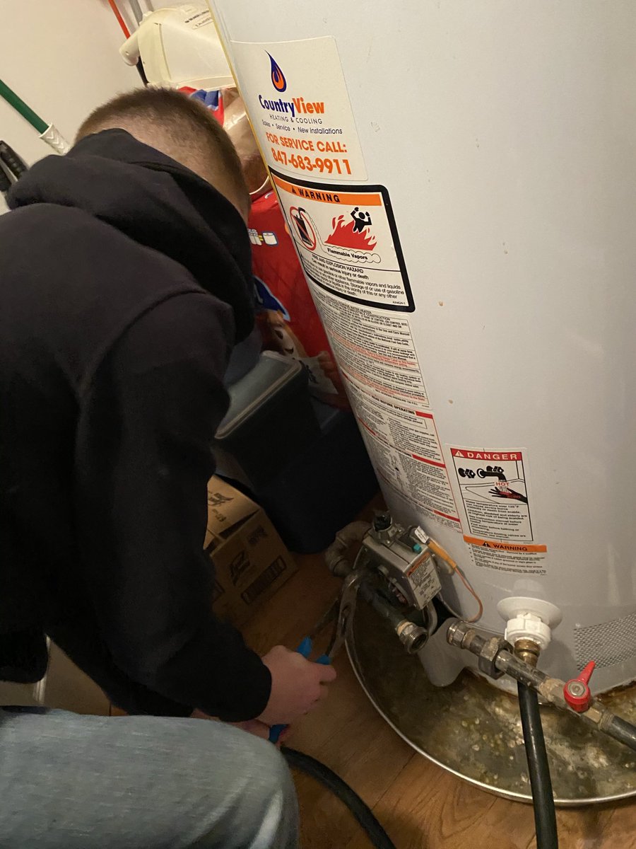 Griffinchambe10's tweet photo. #blessed to learn and earn $50 installing a waterheater  #Hardwork pays the bills #lifeskill #rugged #Productivity age 12 and can now say I know how #WinTheDay https://t.co/h2Q2mwlg3b