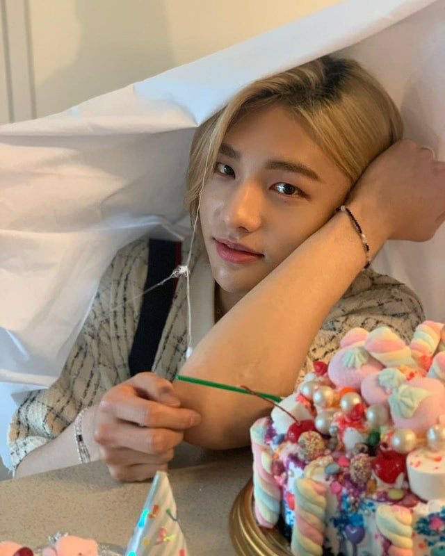 [#KENVIAN] 

It’s my day…I hope Stay is doing well. Come join me later for a special dance cover for Stay!