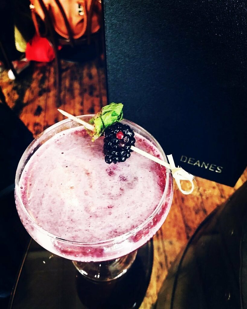 The only thing you need to ask yourself this weekend is which cocktail at which Deanes…🍸🍴

#eatatdeanes #drinkatdeanes #lovedeanes #belfastrestaurant #happyweekend #cheers instagr.am/p/CY_814KI10t/