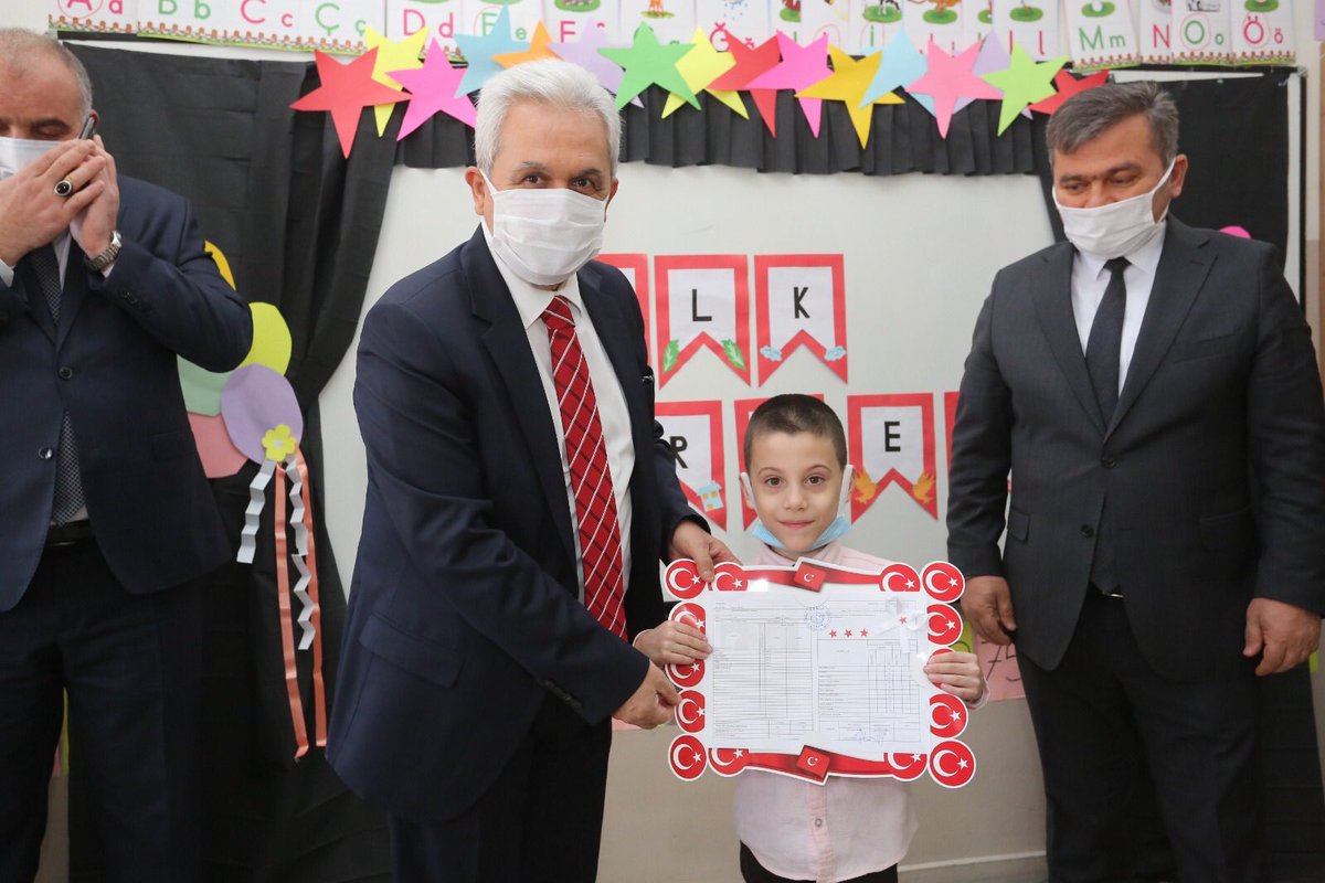 InonuCanik's tweet photo. 2021-2022 Eğitim Öğretim Yılı 1.Dönem Karne törenimize katılarak sevincimizi paylaşan Canik Kaymakamımız Mahmut Halal,Belediye Başkanımız İbrahim Sandıkçı ve ilçe müdürümüz Mustafa Uzunlar’a teşekkür ediyoruz.@mahmutlu @ibrahimsandikci @Uzunlar61551 @CanikMem @samsuncanikbld https://t.co/5nhHiQly4N
