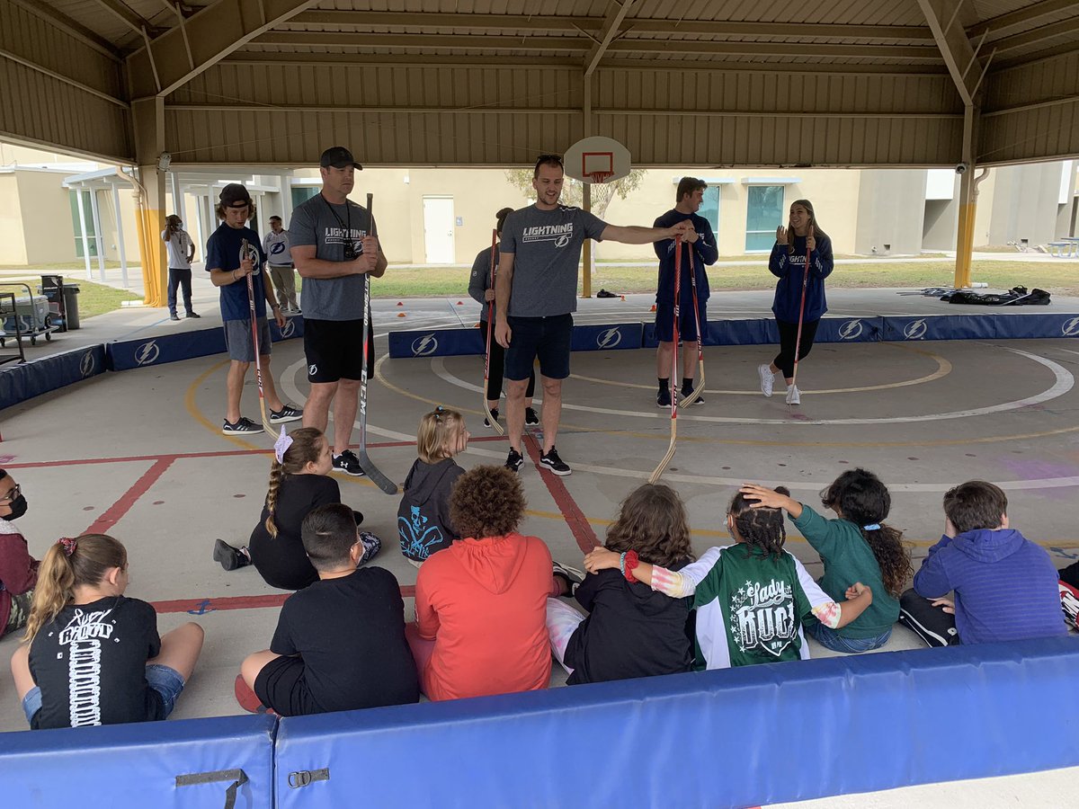 chjkfla4's tweet photo. Tampa Bay Lightning Program with Jassen Cullimore visiting Anclote Elementary School #TampaBayLightning @ethomas12 @K2Griffi @POEKPOE @AESPASCO https://t.co/AXZqLsd1mt